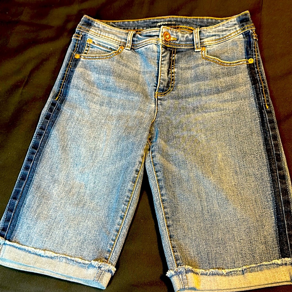 INC International Concepts Denim Bermuda Shorts. Size 6